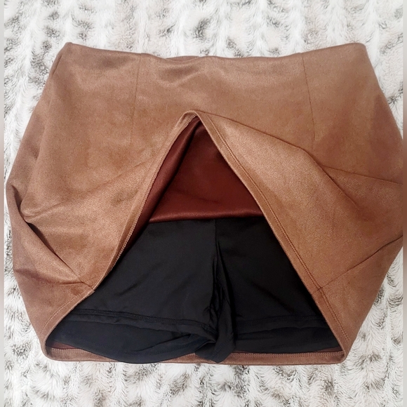 **SOLD** NEW Halara High Waisted 2-in-1 Bodycon Suede Mini Casual Skirt - Picture 4 of 6